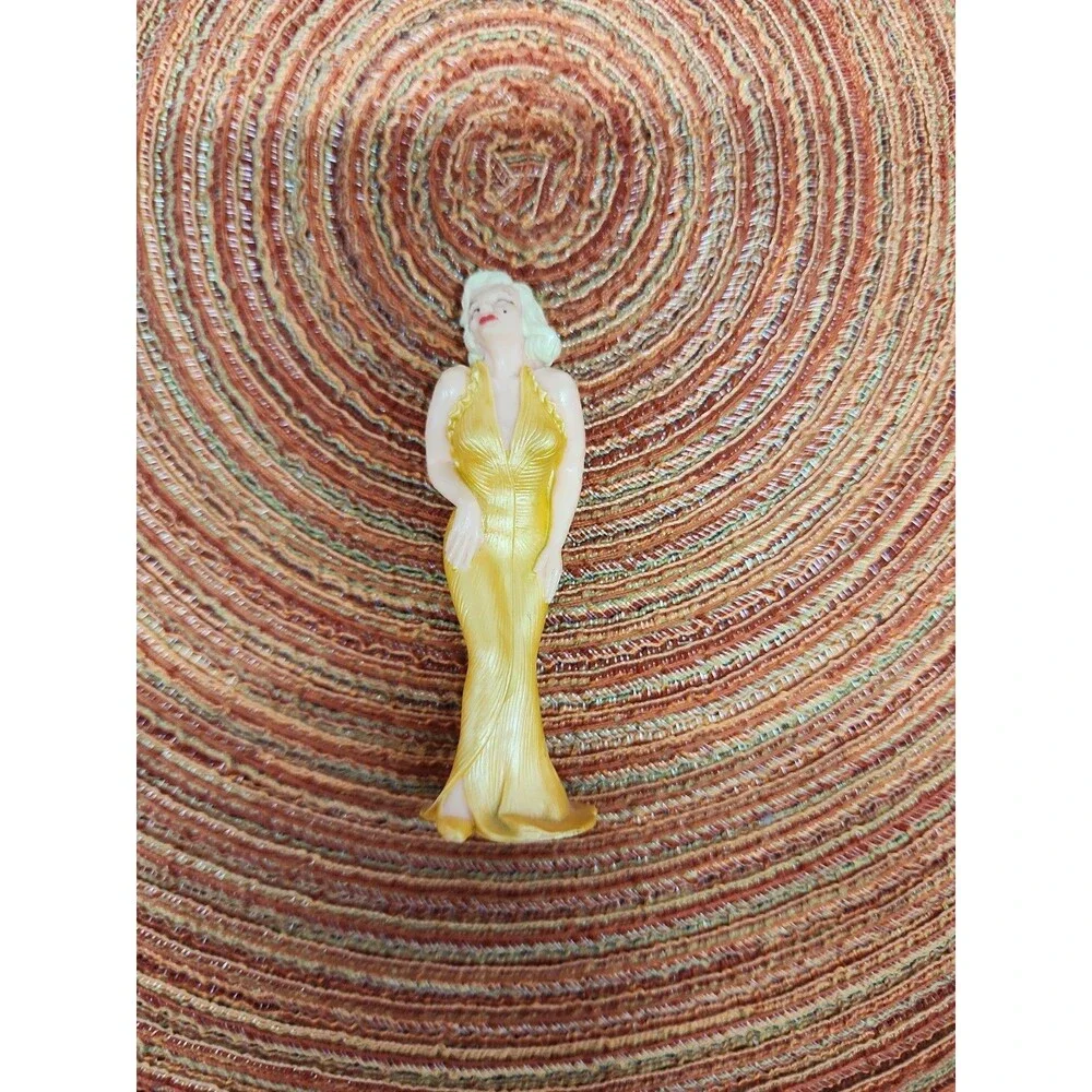 Vintage Marilyn Monroe Cake Topper/ Figurine 1990 Blonde Bombshell Golden Gown
